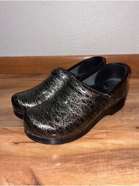 Dansko Women’s Professional Clogs, Metallic Gold Swirls - size 39 (US 8.5-9)